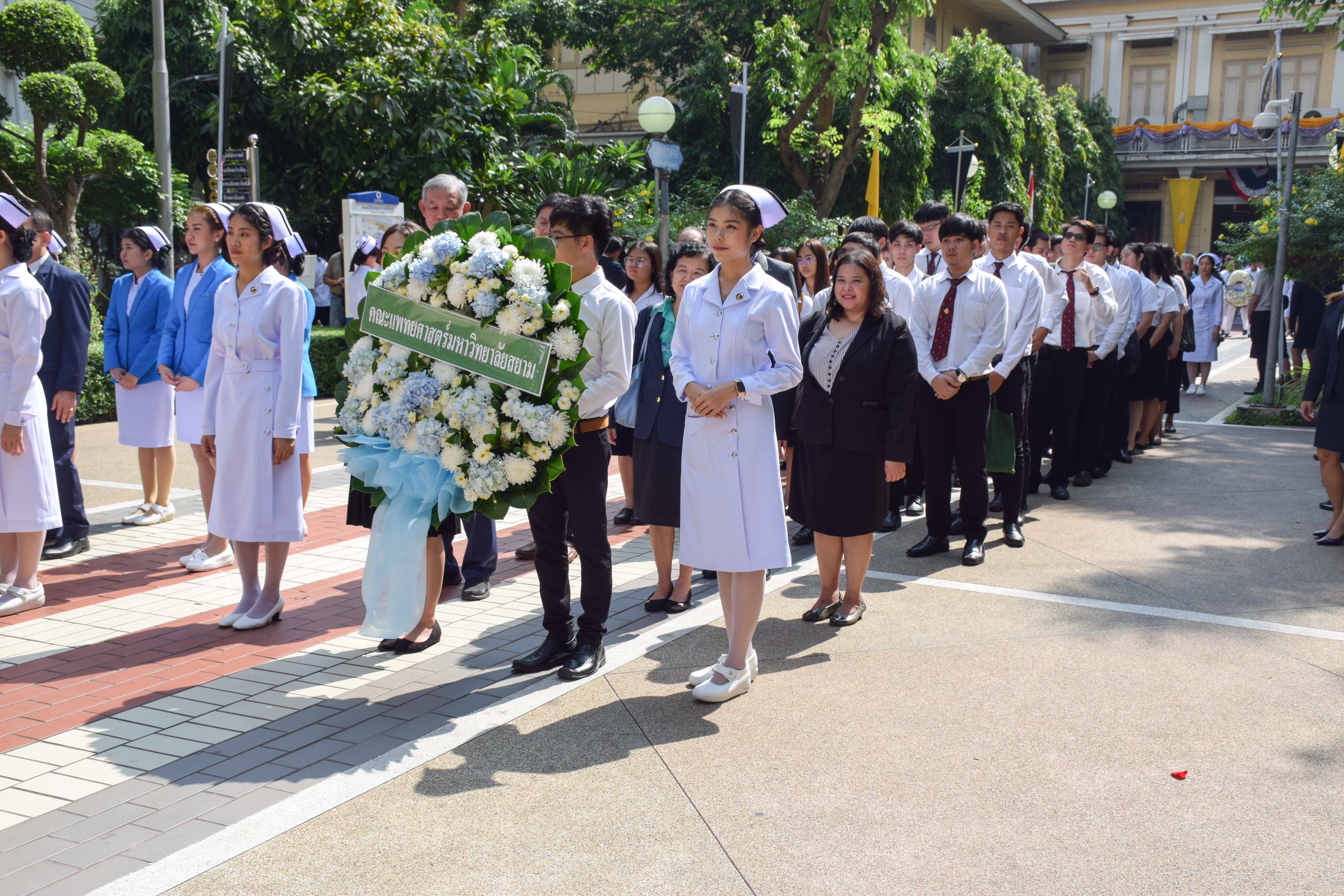 วางพวงมาลาวันมหิดล วางพวงมาลาวันมหิดล