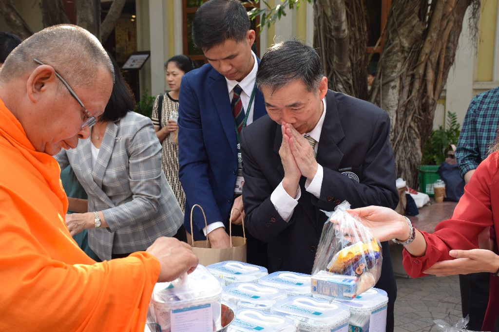 ทำบุญเนื่องในวันปีใหม่ มหาวิทยาลัยสยาม ทำบุญเนื่องในวันปีใหม่ มหาวิทยาลัยสยาม