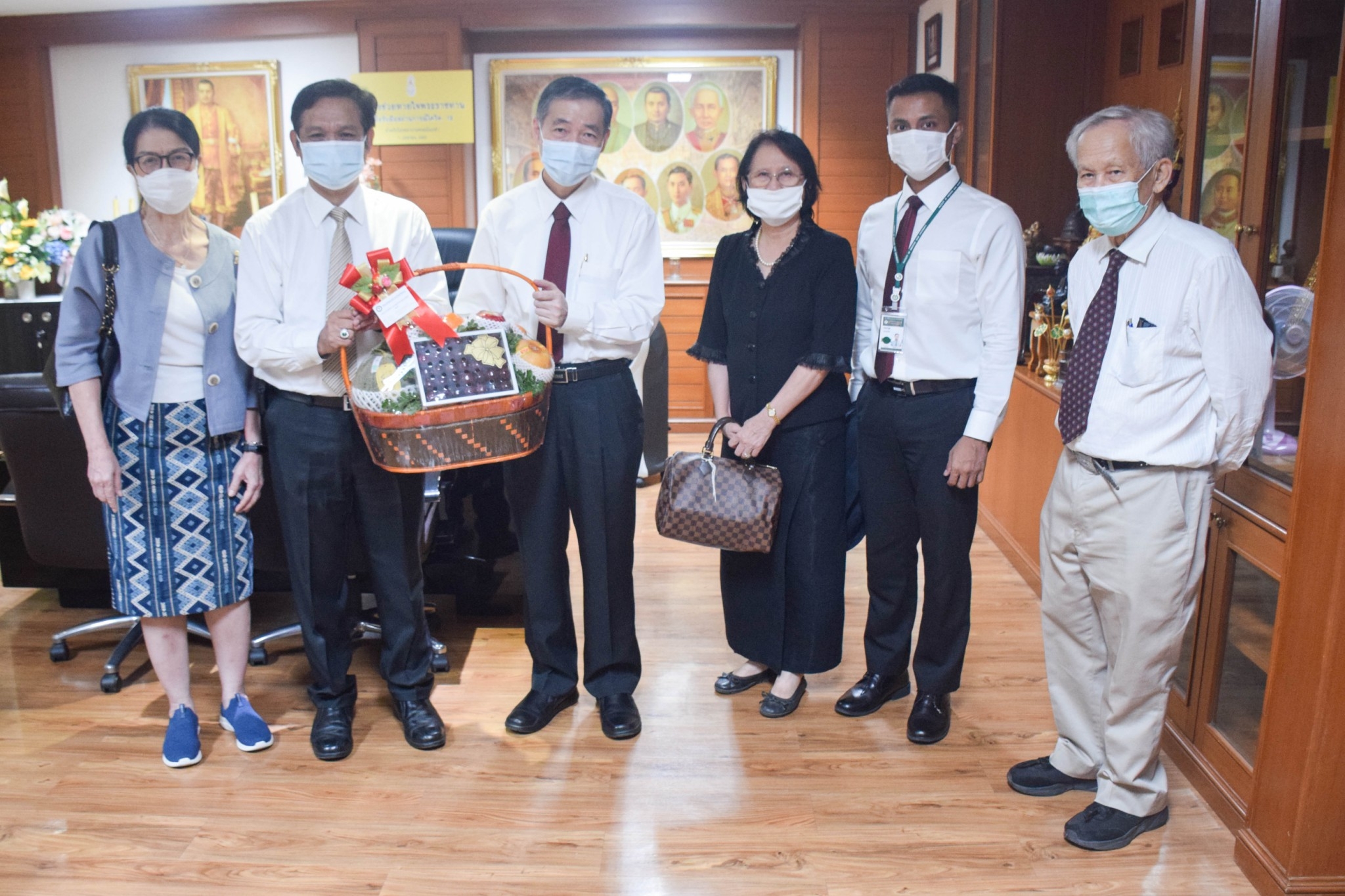 คณะผู้บริหารคณะแพทยศาสตร์ มหาวิทยาลัยสยาม ร่วมแสดงความยินดีเนื่องในโอกาสครบรอบ 63 ปี วันก่อตั้งโรงพยาบาลพระนั่งเกล้า คณะผู้บริหารคณะแพทยศาสตร์ มหาวิทยาลัยสยาม ร่วมแสดงความยินดีเนื่องในโอกาสครบรอบ 63 ปี วันก่อตั้งโรงพยาบาลพระนั่งเกล้า